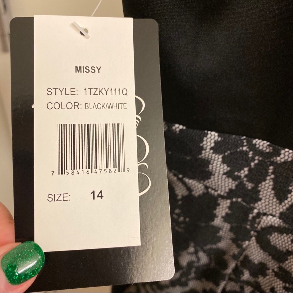 Elegant Black and Gray Sleeveless Dress - Picture 6 of 9